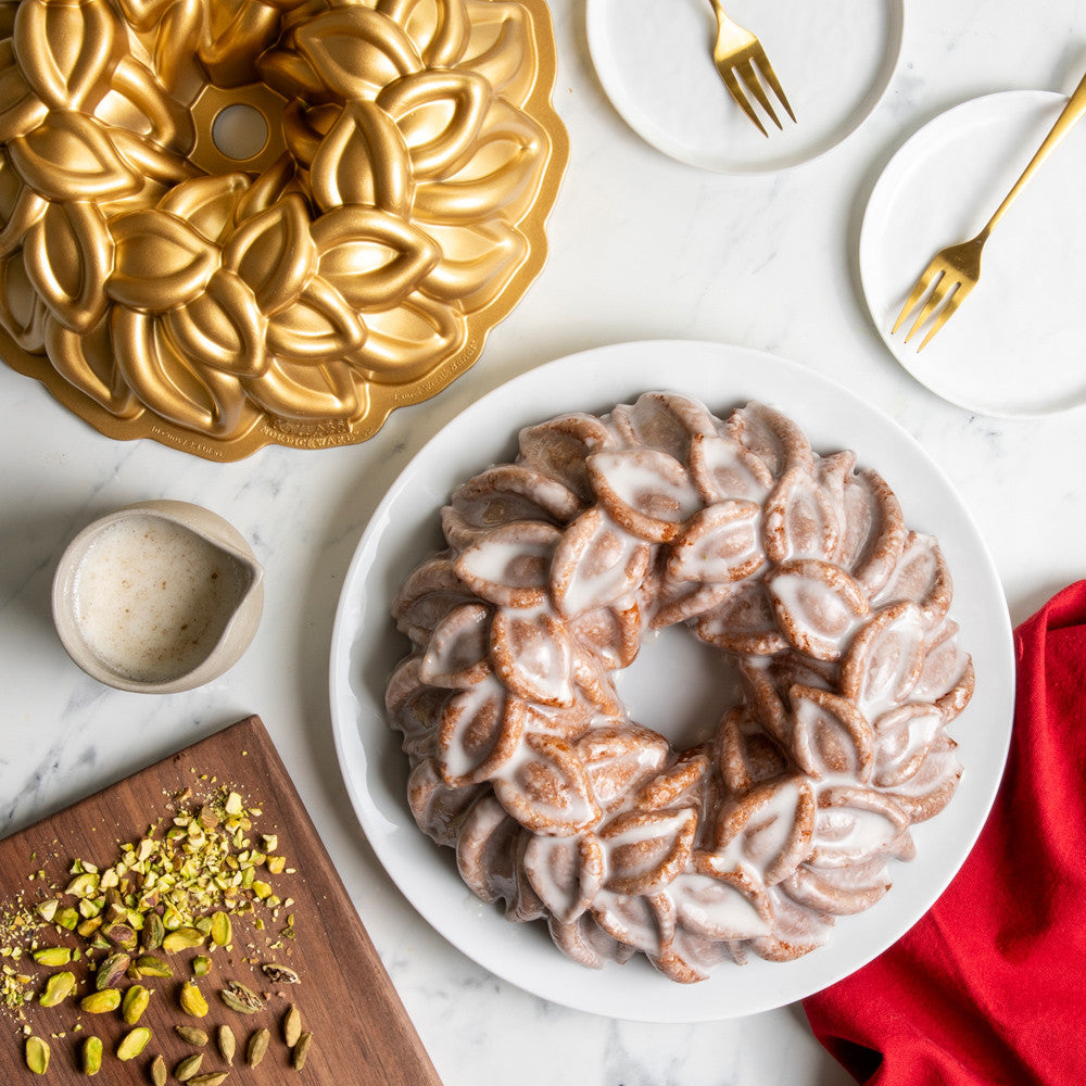 Laurel Wreath Bundt Pan