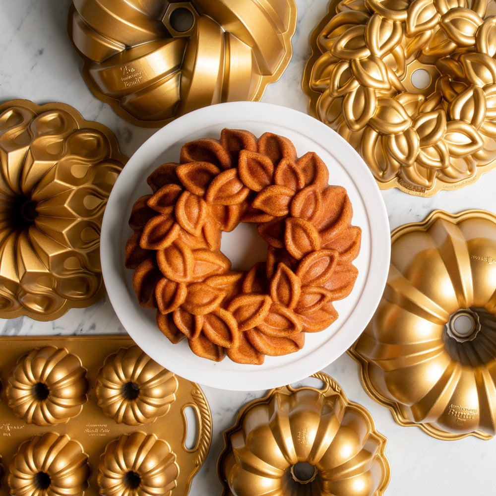 Laurel Wreath Bundt Pan