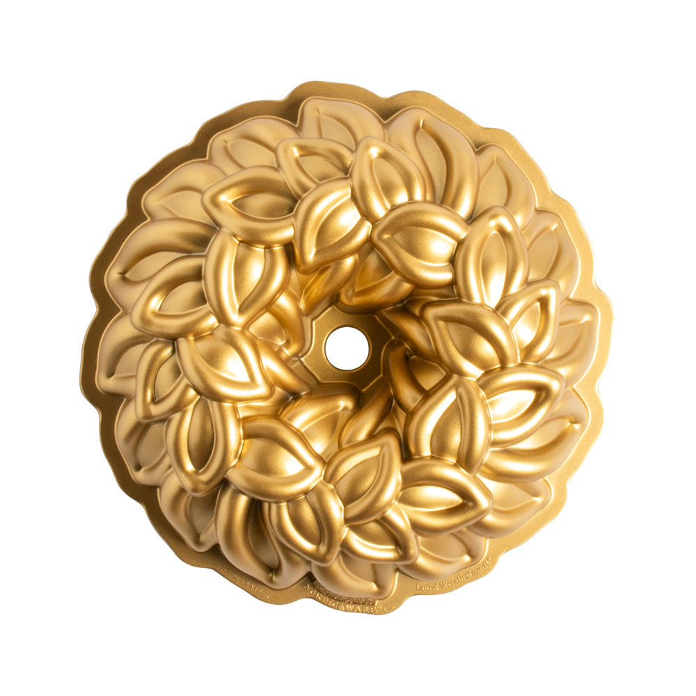 Laurel Wreath Bundt Pan