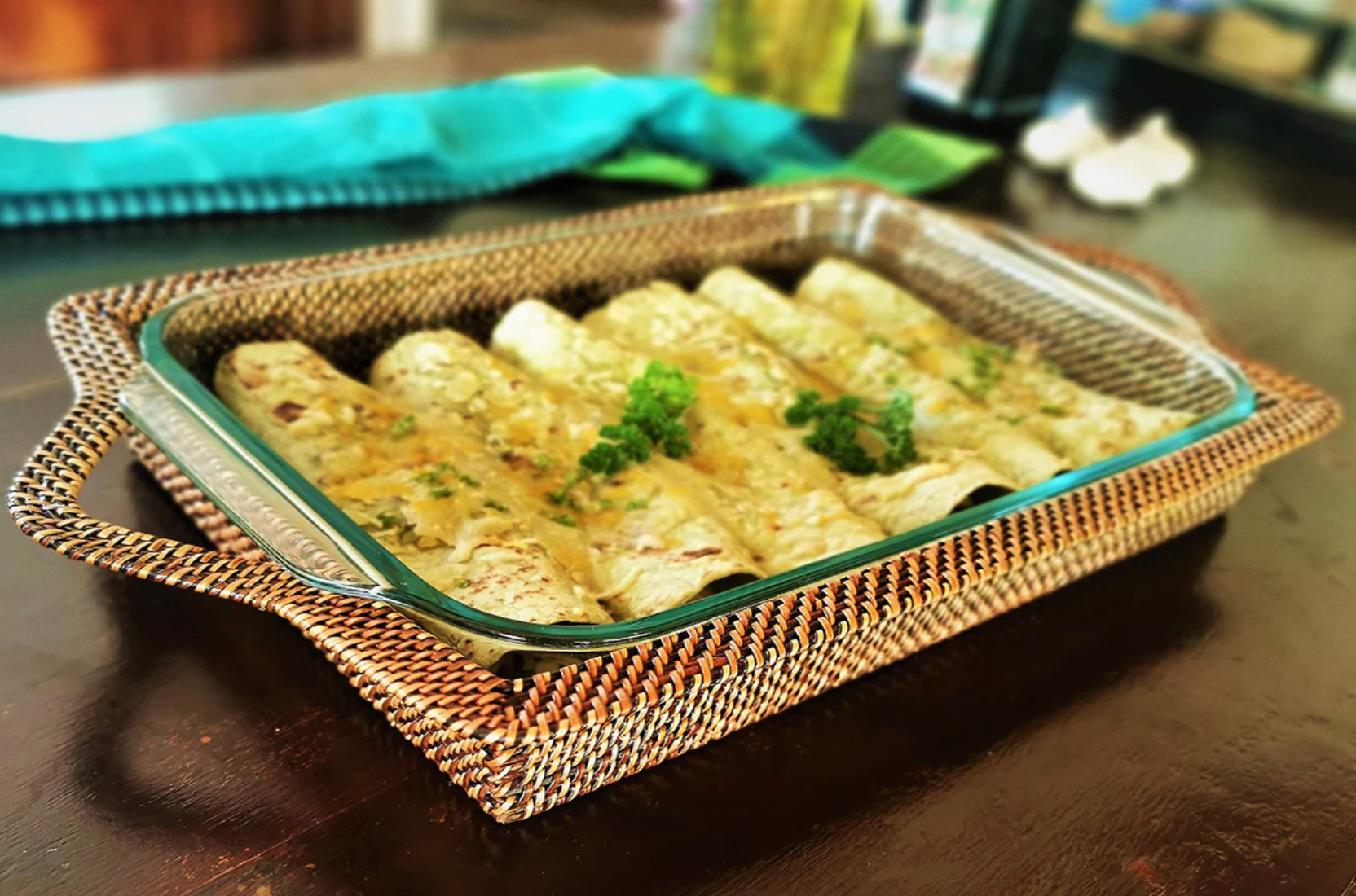 Rectangular Casserole Basket with Pyrex 2Qt Baker