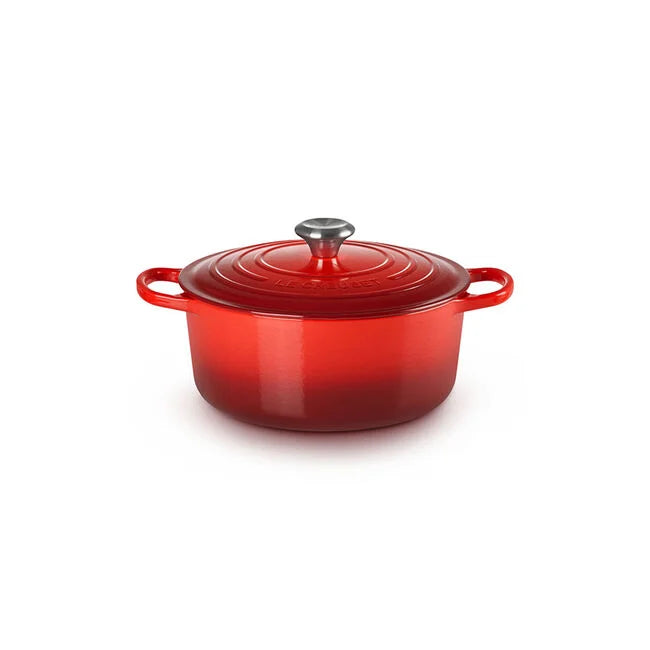 Signature Round French Oven 5.5 Qt.