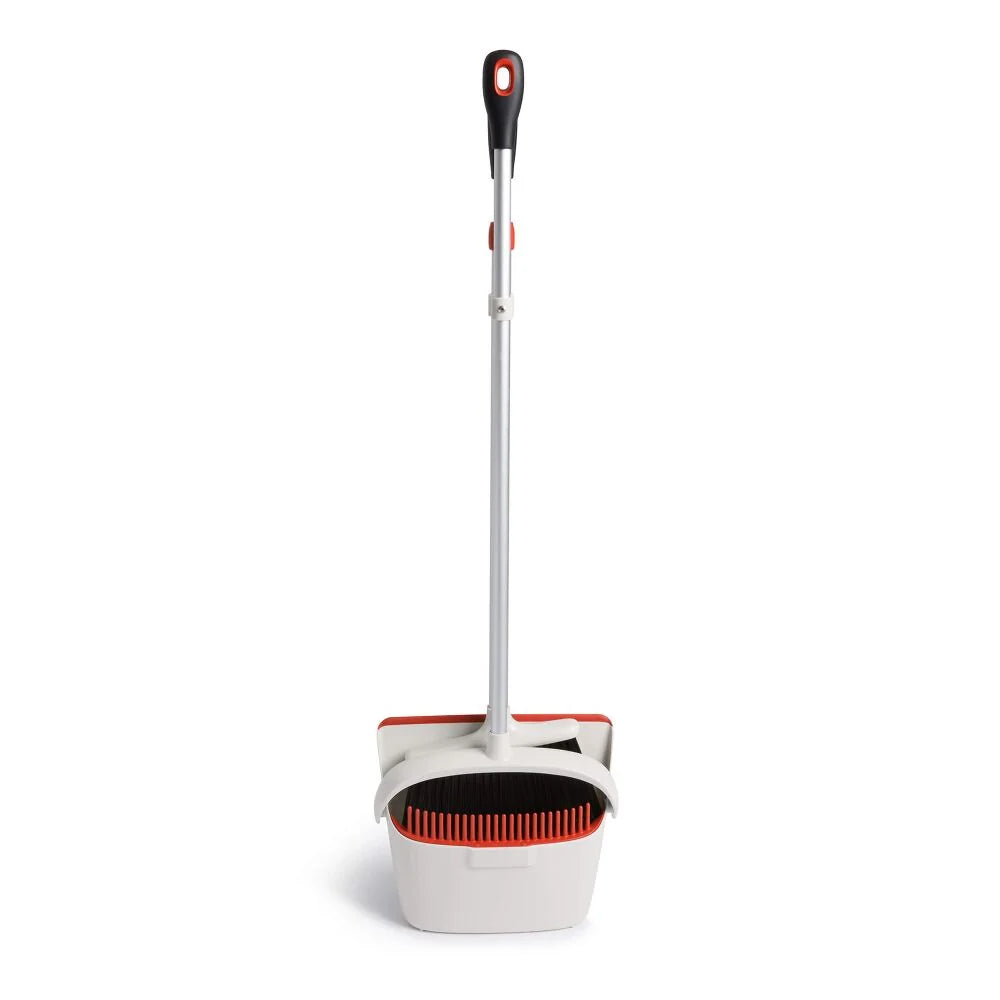 Sweep Set with Extendable Broom