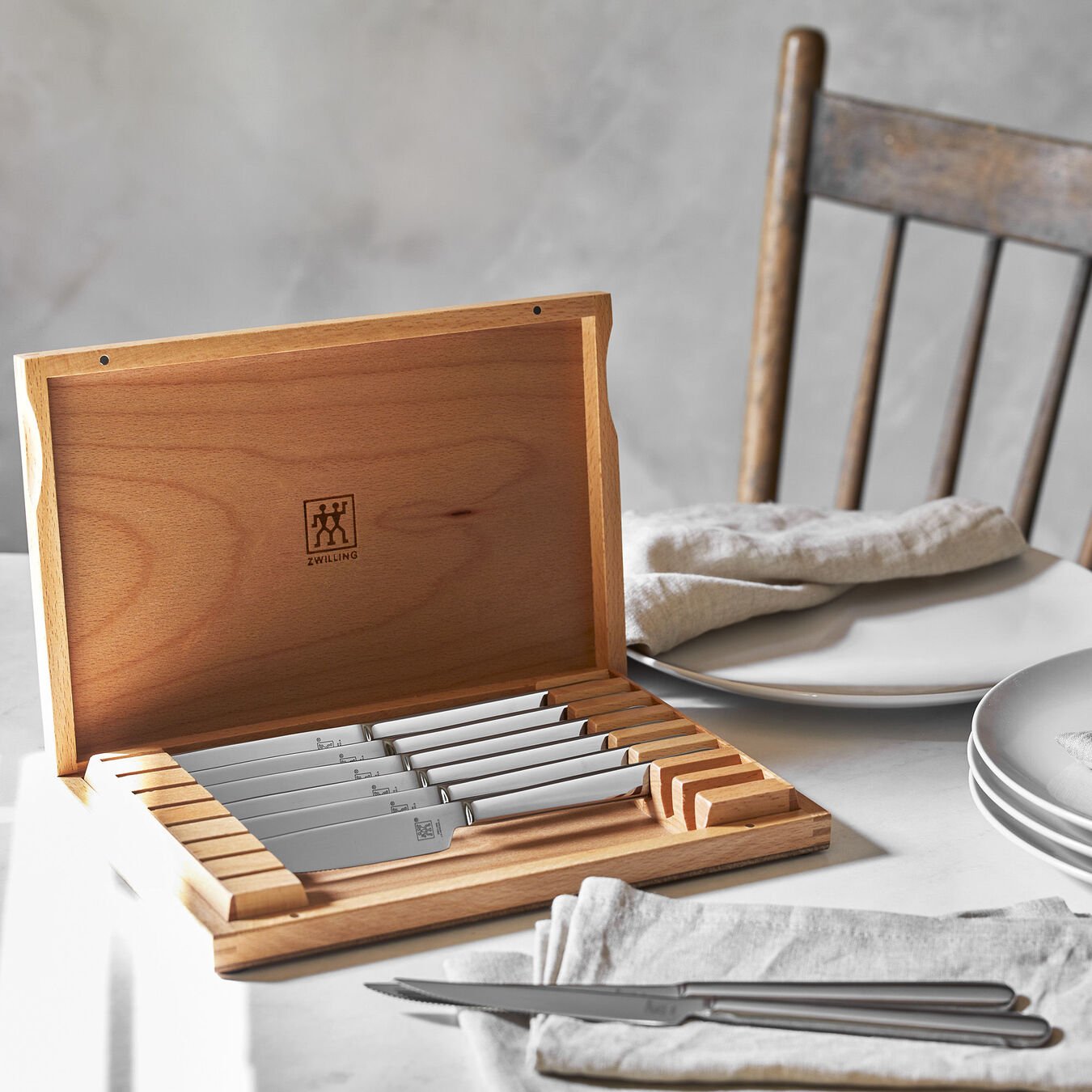 Contemporary 8-pc Steak Knife Set w/ Wood Box