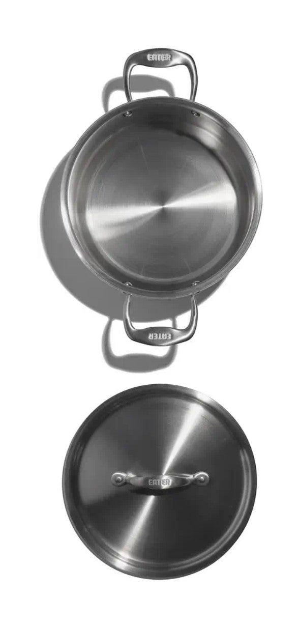 The Kitchen Table EATER 5 quart stainless steel sauce pot with matching lid, top-down view.