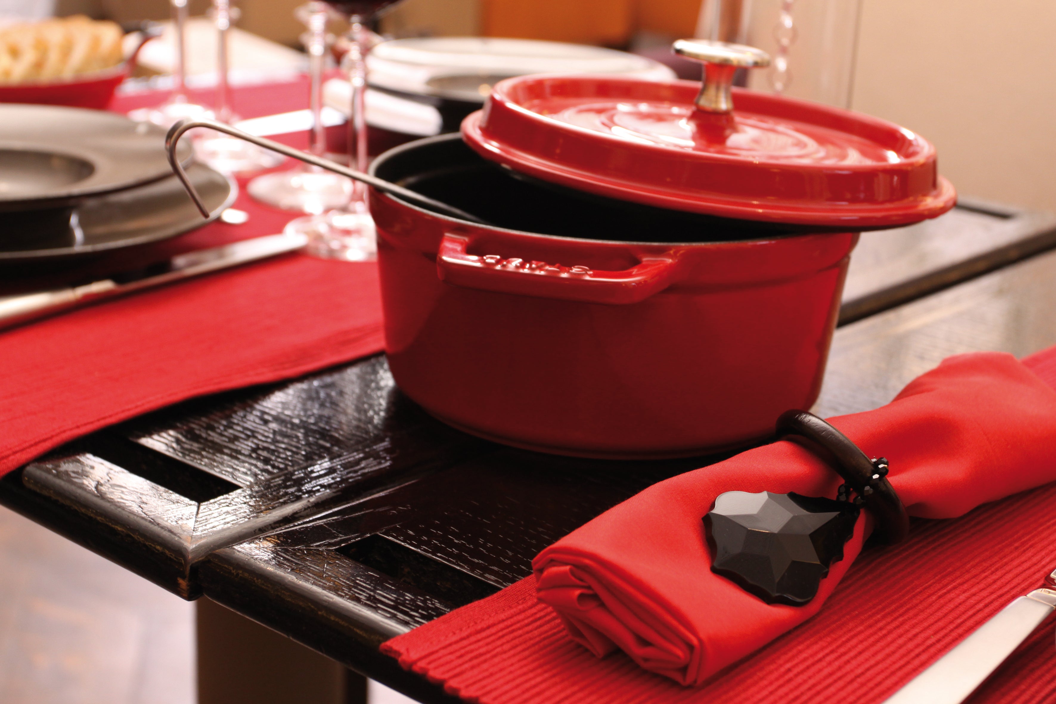 Round Cocotte Dutch Oven - 4-Qt